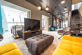 Loft Garden Villa - 4 Br, 3 Ba, Sleeps 10, 7 min to downtown